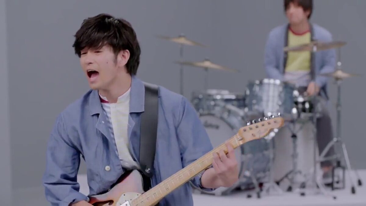Kanashii playing in a music video