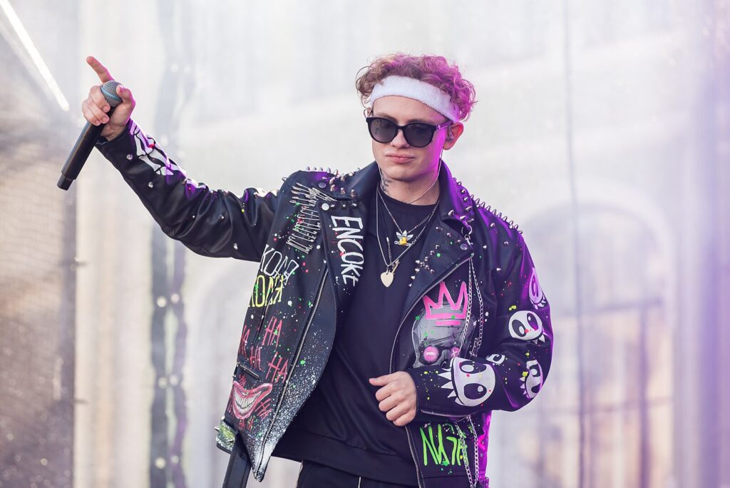Young rave singer on stage