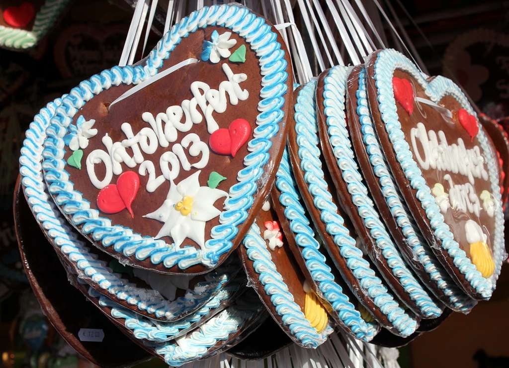 Decorated gingerbread hearts with "Oktoberfest 2013" written in frosting